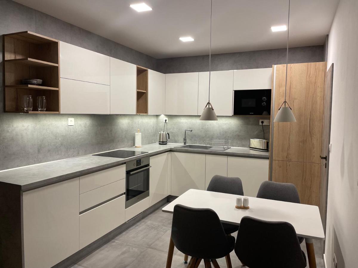 Greenbay Apartment With Free Parking Trencin Exterior photo